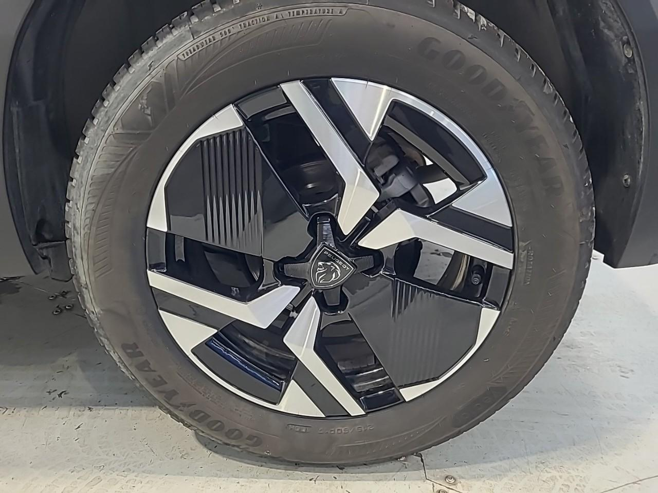 Peugeot 2008 hybrid 145 ch e-dcs6 gt — photo 16