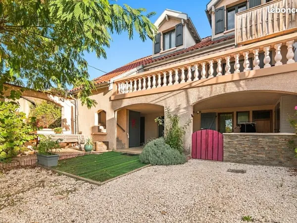 Maison 5 pièces 226 m²