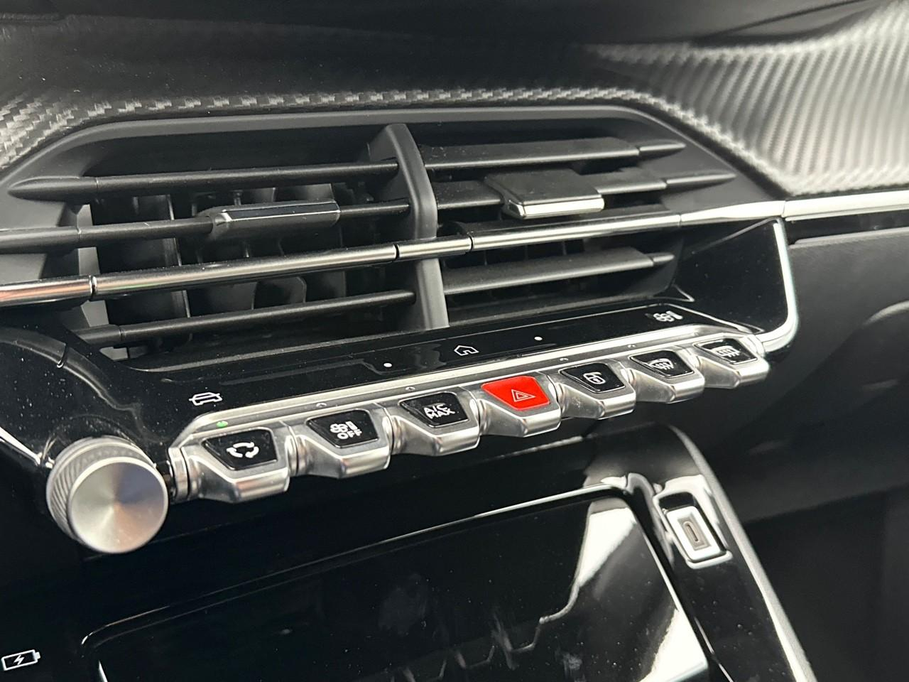 Peugeot 2008 hybrid 136 e-dcs6 gt — photo 27