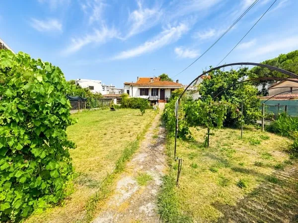 CAGNES-SUR-MER - MAISON DE PLAIN PIED - TERRAIN PLAT DE 800m²