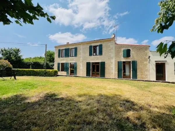 Maison 8 pièces 256 m²