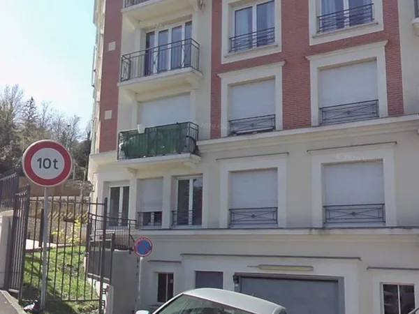 place de parking sous sol bien sécurisé
