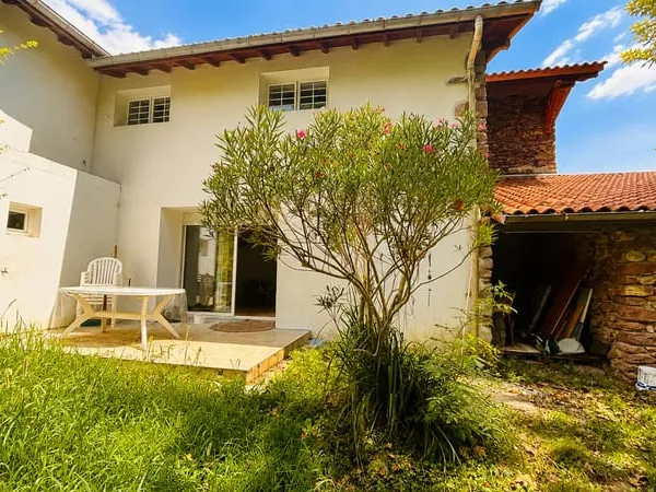 A vendre Maison mitoyenne T4 avec terrasse et jardin