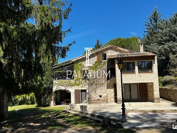 Maison 10 pièces 260 m²