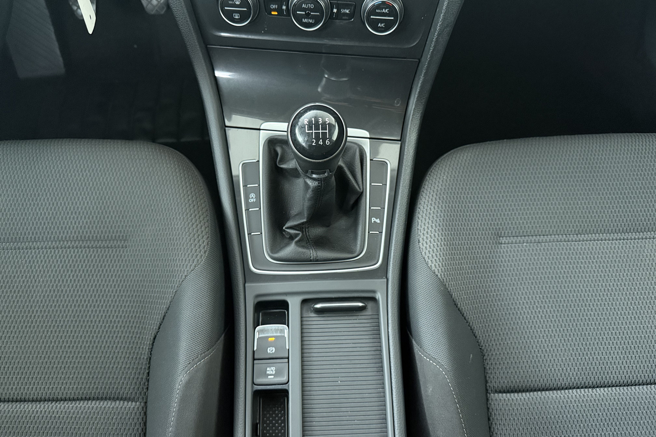 Volkswagen Golf 7 — photo 12