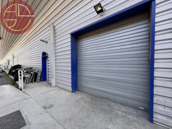 Entrepôt 3 pièces 476 m²
