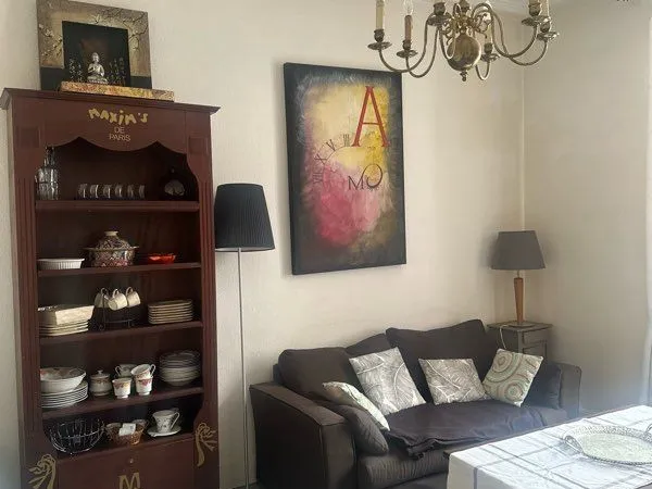 F2 meuble et équipe