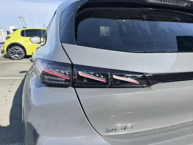 Peugeot 308 hybrid 145 e-dcs6 — photo 17