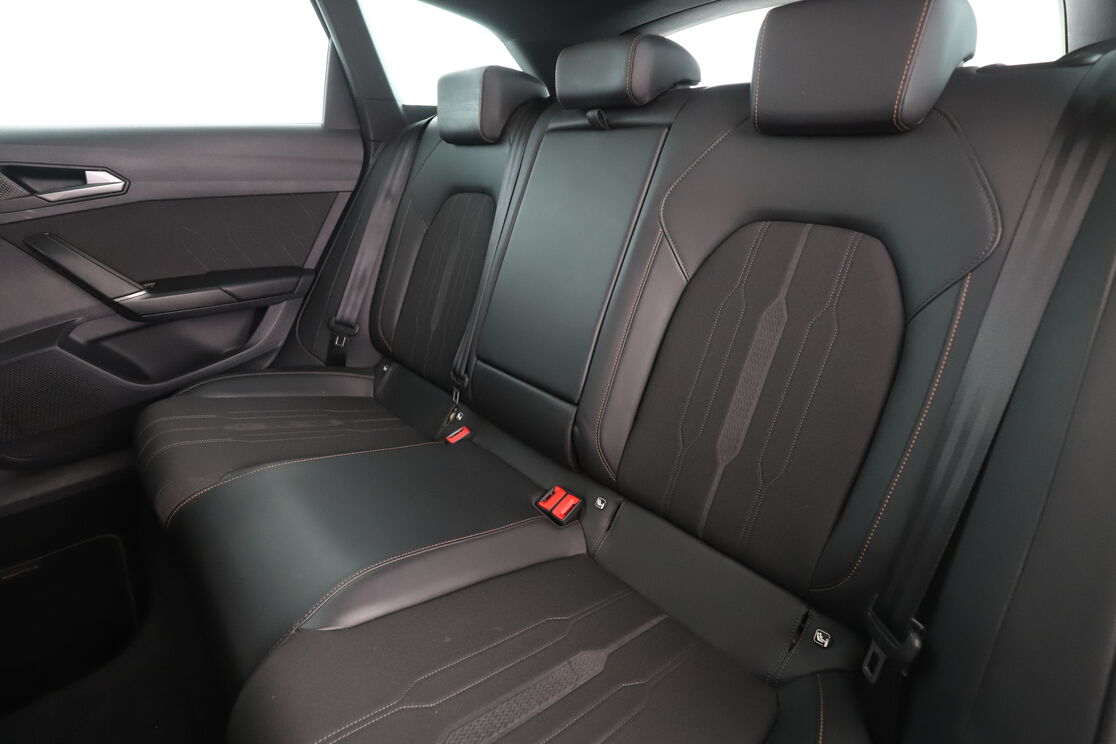 Cupra Leon Sportstourer 1.4 e-Hybrid DSG6 — photo 13