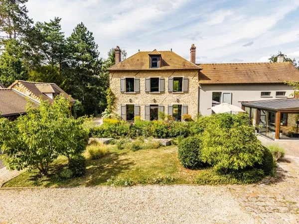 Proche Gambais très belle maison ancienne avec piscine