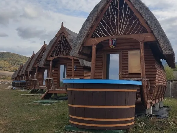 Lot 10 Éco-Lodges premium en CHAUME et bois avec mezzanine
