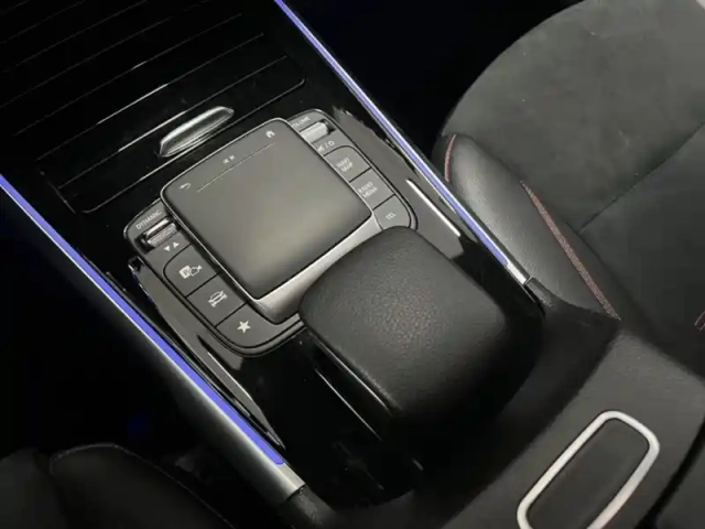 Mercedes Glb 200 d amg line — photo 17