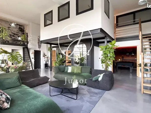 Loft 6 pièces 185 m²