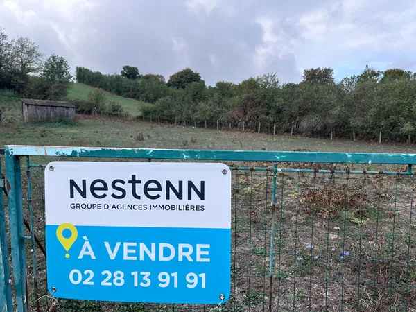 Terrain constructible d'environ 2700m² sur la commune de VIX