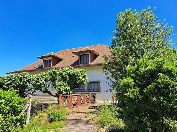 Maison 10 pièces 230 m²