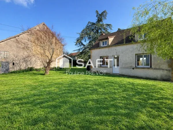 Maison de campagne avec vue dégagée, 3 chambres et beau potentiel.