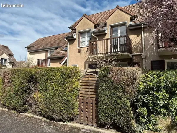 Grande maison familiale de 155 m² avec jardins et garage double - Fontenay-le-Fleury
