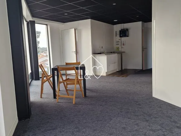 A louer à Pornic - Plateau de bureaux 85 m2 - 3 places de parking