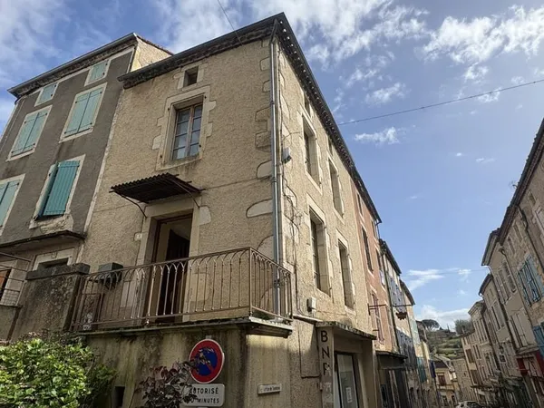Maison de village avec cachet Lumineuse et fonctionnelle