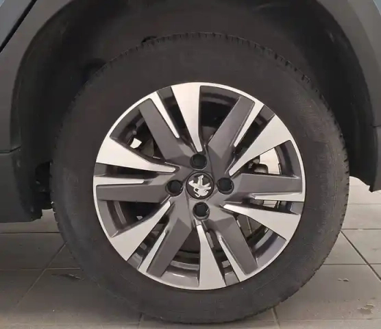 Peugeot 2008 1.2 puretech 110ch s&amp;s eat6 — photo 16