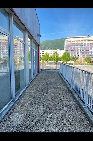 Bureaux 77 m²