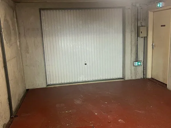 Grand box fermé et sécurisé - 21m2