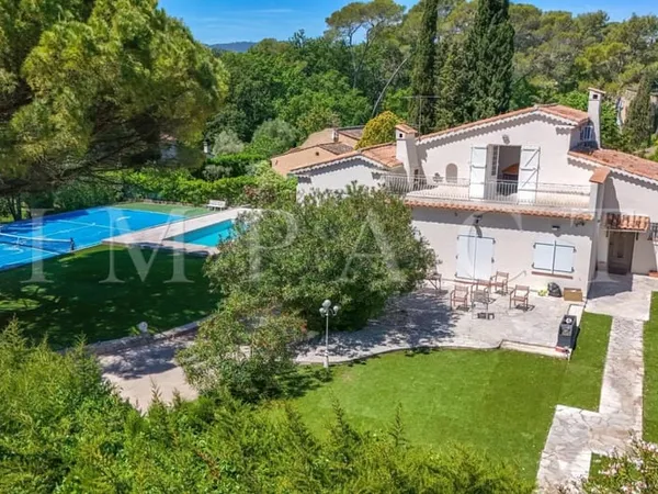 - Mougins - Villa Piscine Tennis à vendre