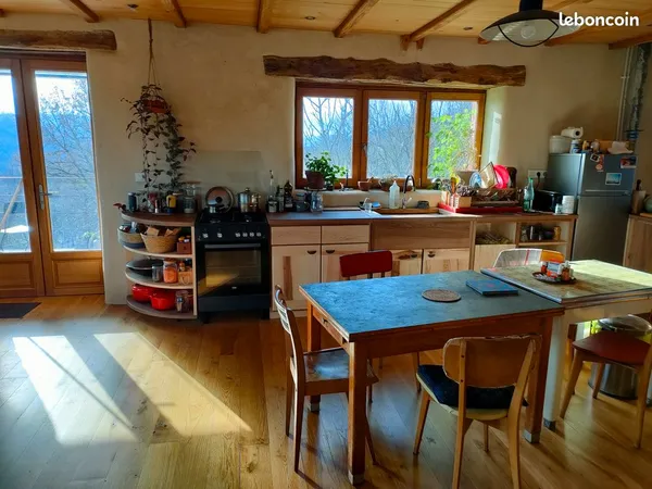 Coloc dans une belle maison perchée sur la colline