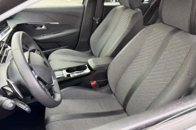 Peugeot 208 hybrid 100 e-dcs6 — photo 10