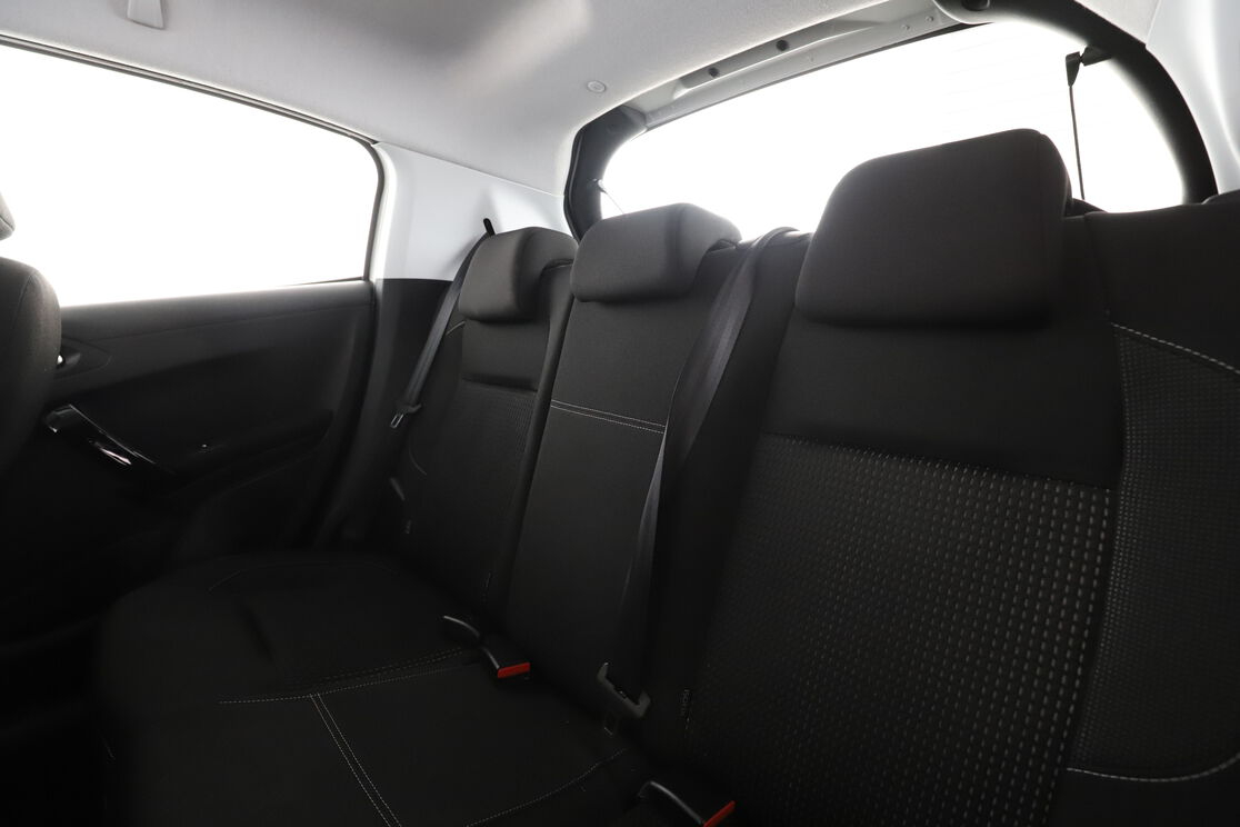 Peugeot 208 1.2 PureTech Allure — photo 13