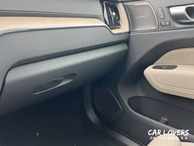 Volvo Xc60 t6 awd hybride rechargeable 253 ch+145 ch geartronic 8 — photo 22