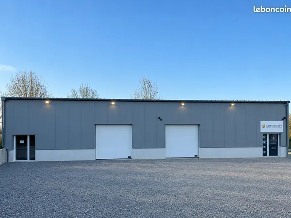 A louer hangar 125m² avec bureau et stockage - Crevin - 900€ HT/mois