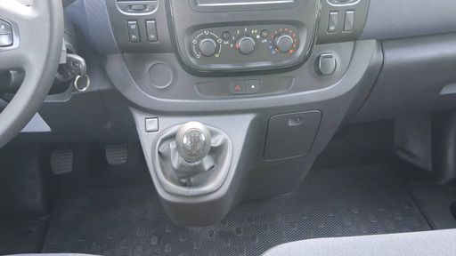 Opel Vivaro Combi 1.6 CDTi BiTurbo 125 - Pack Clim + – 2017 – 126133 km – Diesel – Boîte Manuelle — photo 17