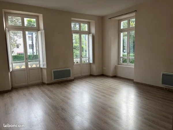 🏠 T2 rénové 47 m² - Cachet & belle hauteur sous plafond - Parking + stockage 20 m²