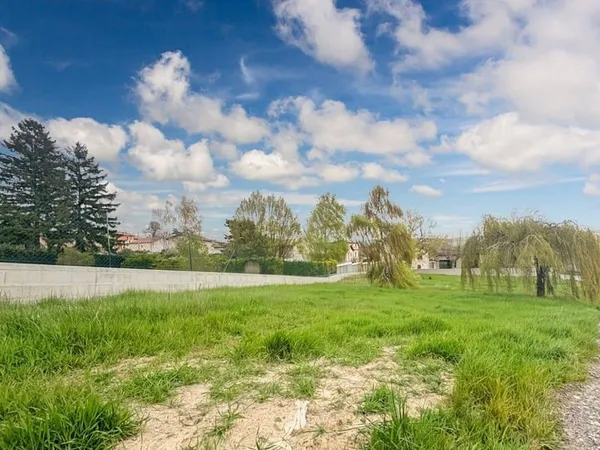 Terrain 759 m²