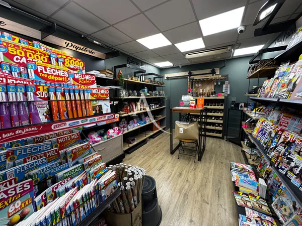 À louer ? Local commercial / bureaux avec belle visibilité à Lézignan-Corbières