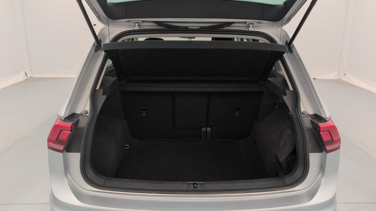 Volkswagen Tiguan — photo 11