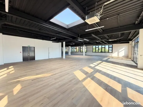 Bureaux 1 241 m²
