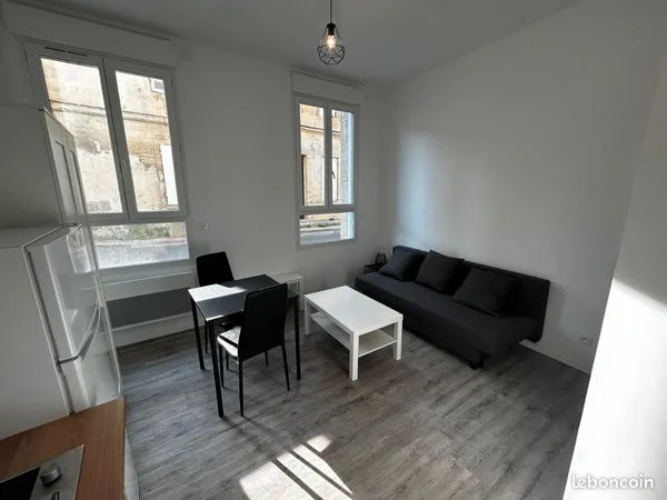 Charmant studio meublé à louer