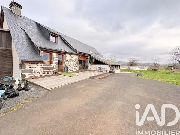 Maison 7 pièces 248 m²