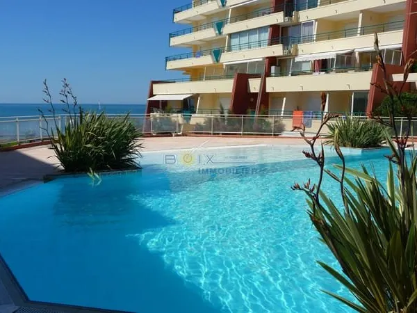 2 PIECES DANS RESIDENCE PREMIERE LIGNE MER