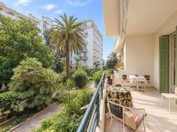 NICE PROMENADE DES ANGLAIS - APPARTEMENT 2 PIECES DE 58M² A VENDRE - GRANDE TERRASSE - APERCU MER - 