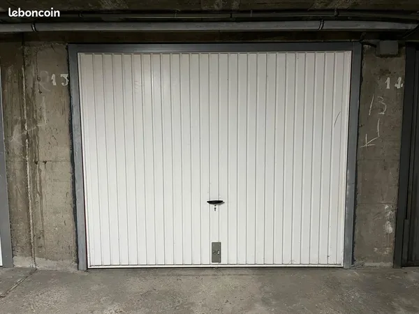 Garage fermé sécurisé