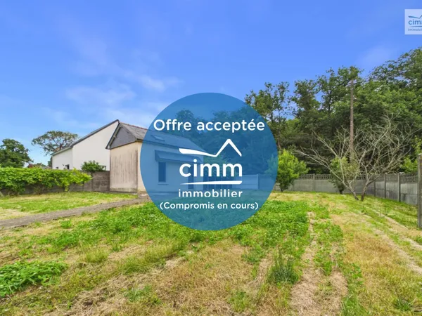 Batisse à rénover sur un terrain de 700 m² totalement constructible