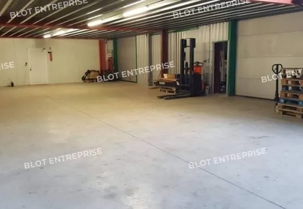 Entrepôt 3 pièces 300 m²