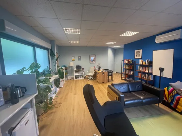 Local professionnel 1 pièce 37 m²