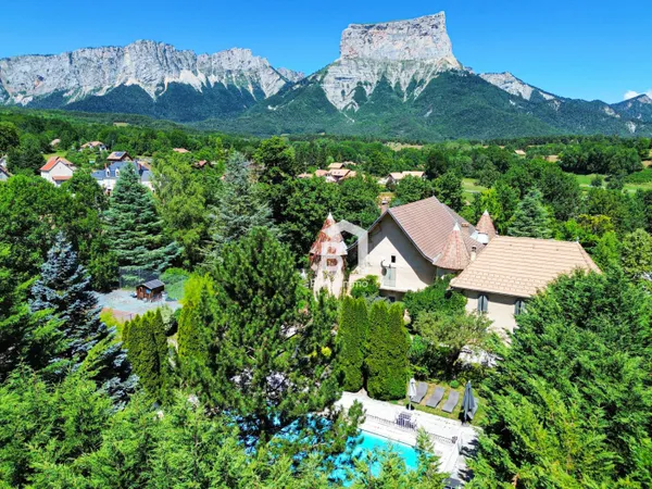 CHÂTEAU — Trièves, Parc Naturel Régional du Vercors - Exclusivit