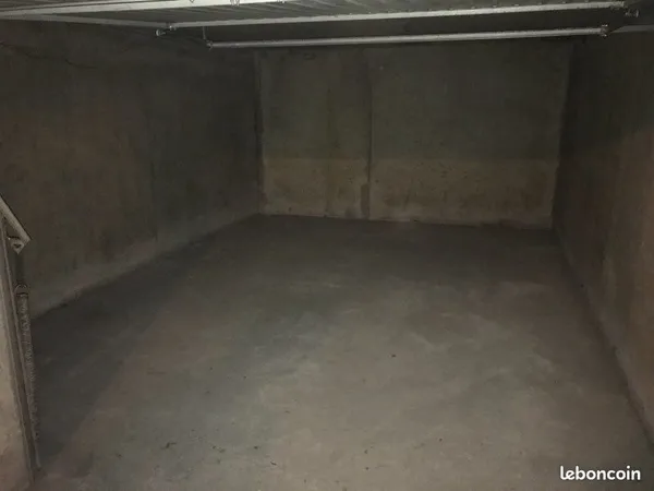 Garage 20m2 - rue Docteur Greffier à Grenoble