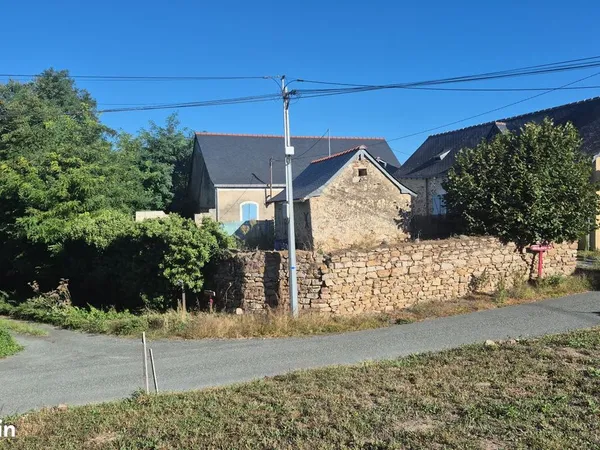 Maisons en pierres ( 2) sur beau terrain