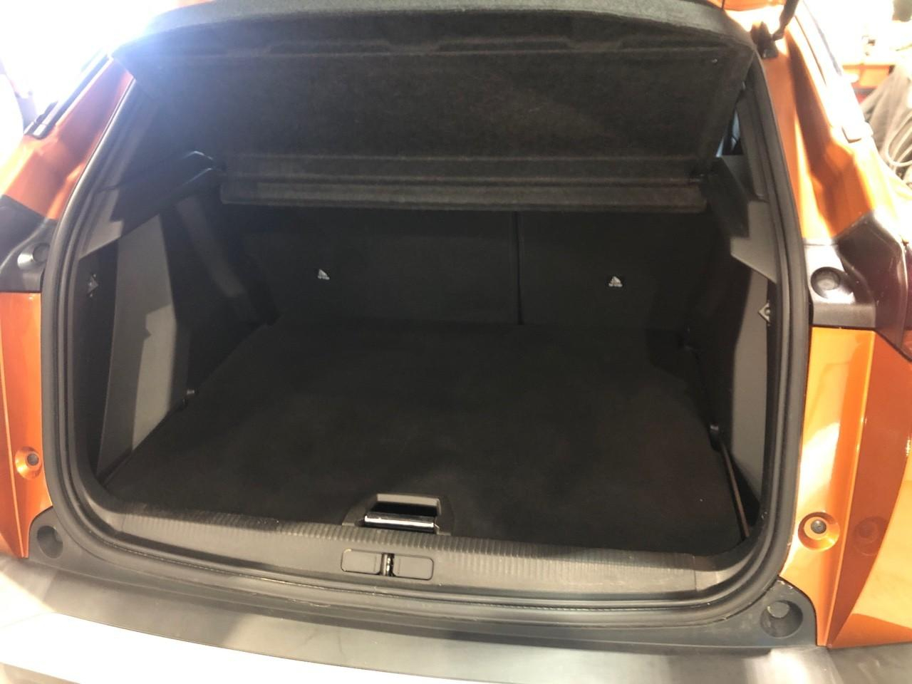 Peugeot 2008 puretech 130 s&s eat8 gt pack — photo 6